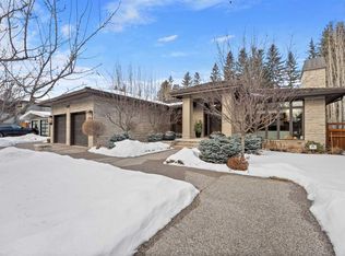 1020 Bel Aire Dr S, Calgary, AB T2V 2B9