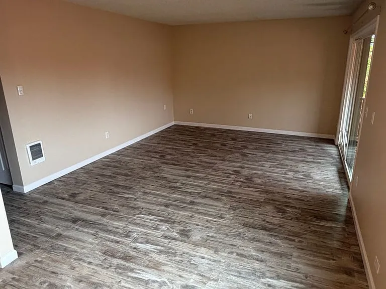 Glenview West Apartments — Photo 16