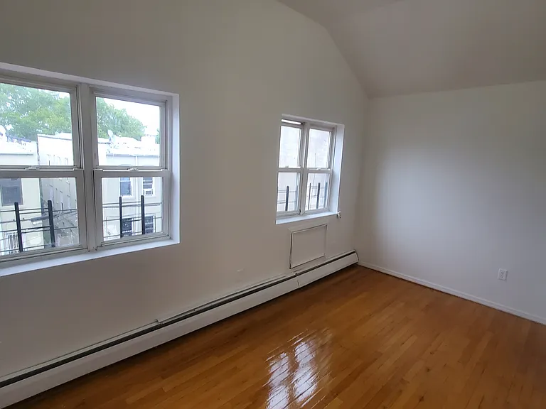 453 E 45th St #2 — Photo 4