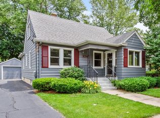 1047 Logan Ave, Elgin, IL 60120