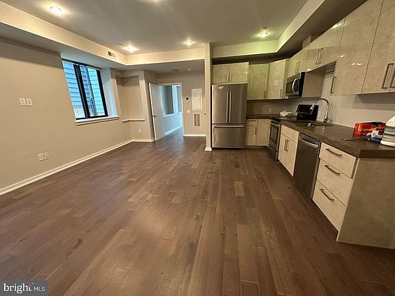 2nd image of 938 New Market St APT 103