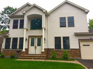 23 Lewis Ln, Syosset, NY 11791
