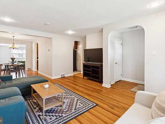 5th image of 5160 Garfield Ave