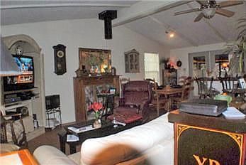 2nd image of 285 Selkirk Dr