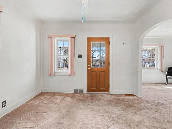 3rd image of 1805 Fremont St