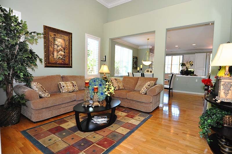 1st image of 119 Toyon Ln