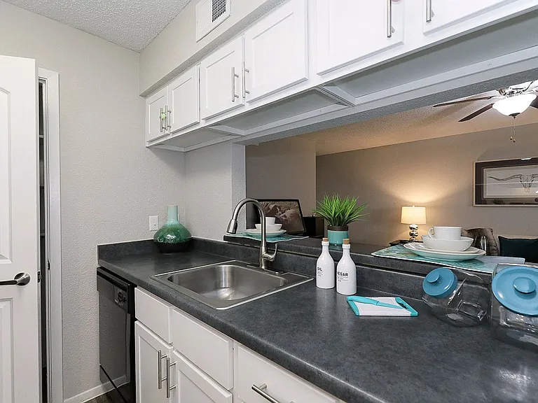 City Crest Apartments — Photo 94