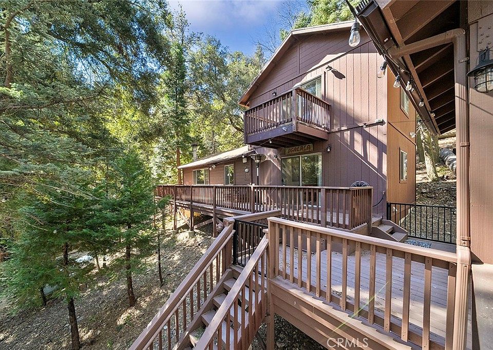 1st image of 330 Canyon Dr