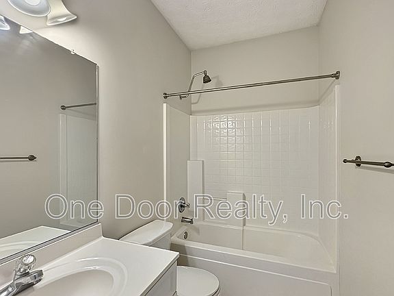 5th image of 6268 Chelsea Cres