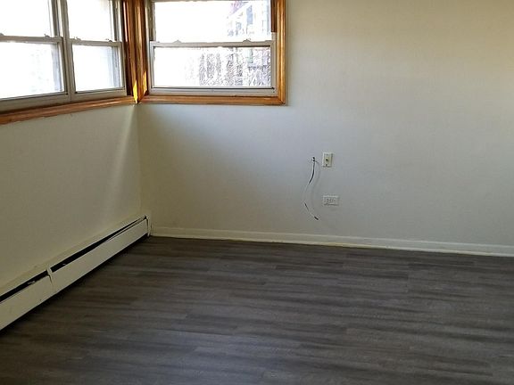 5th image of 6100 N Hermitage Ave #G