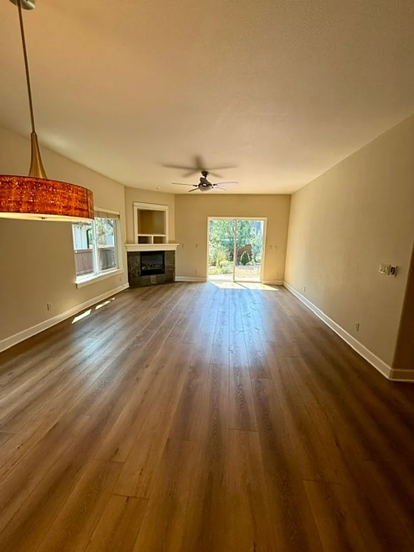 Spacious 2,232 Sq. Ft. 4 Bed, 3.5 Bath Home with Central A/C! — Photo 2