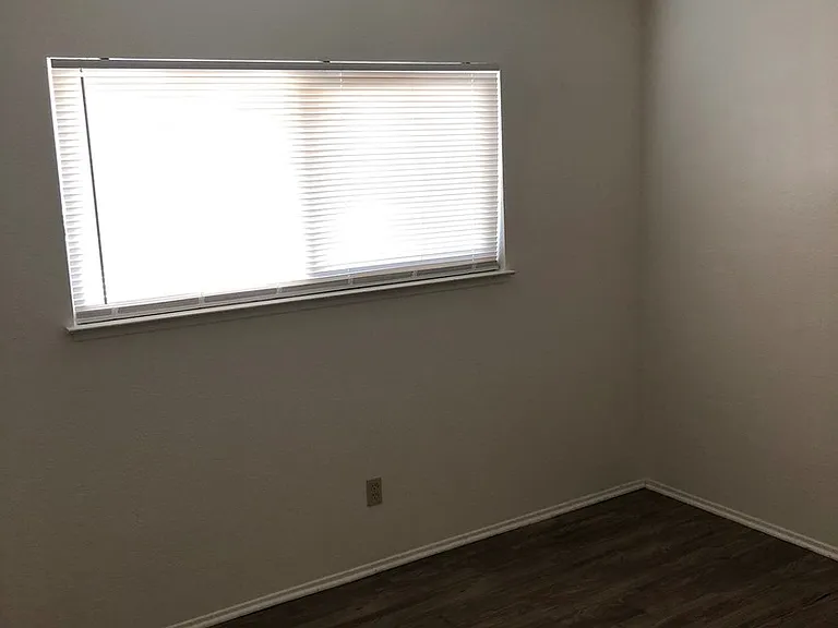 1100 N Mooney Blvd — Photo 7