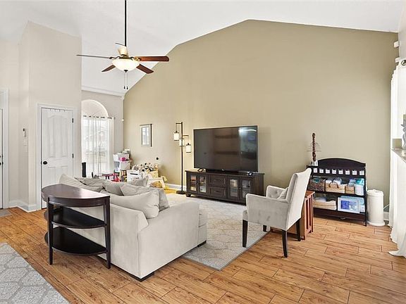 2nd image of 4913 Liberty Oaks Dr
