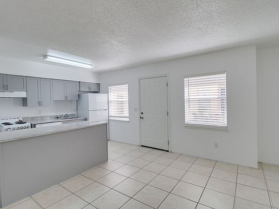 5th image of 2500 E Jefferson St #39a5978e9