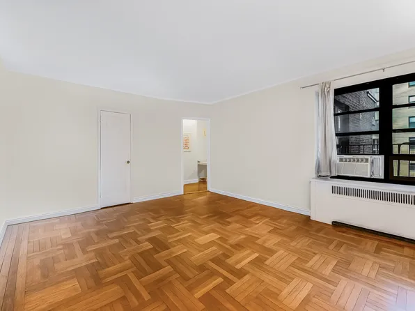 208 East 28th Street image 18 of 28