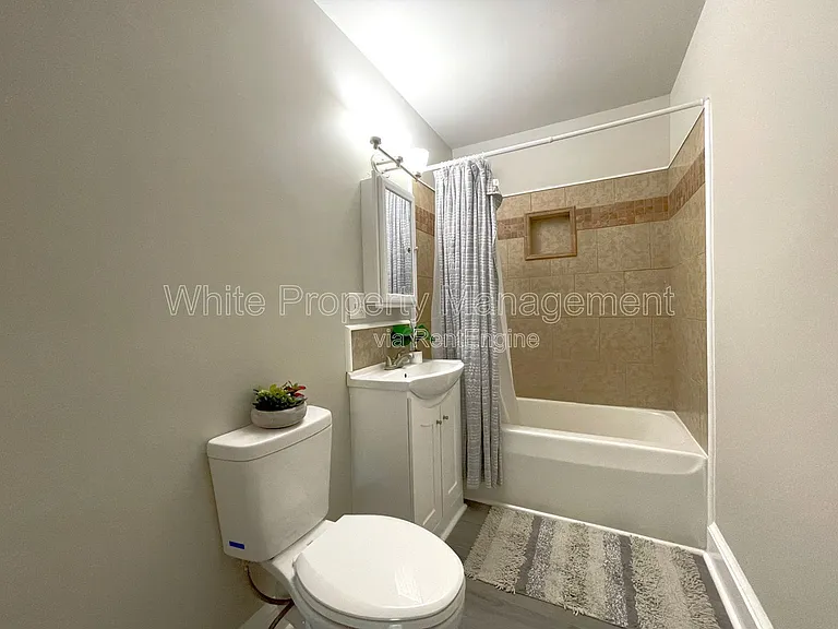 706 Hillside St — Photo 10