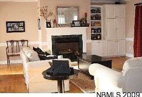 Living Room with Builtin Bookshelves and Gas fireplace