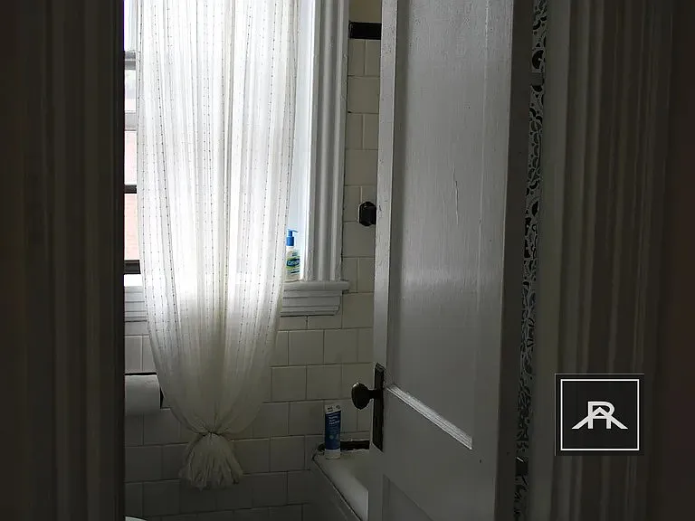 72 Strathmore Rd #11B — Photo 19