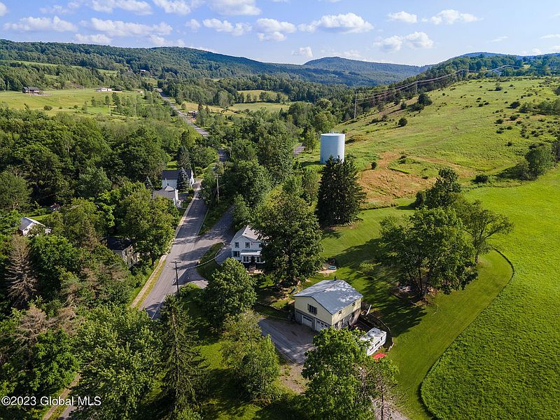 3rd image of 103 Snyder Lane