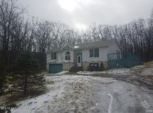 24 Oak Ln, Waymart, PA 18472