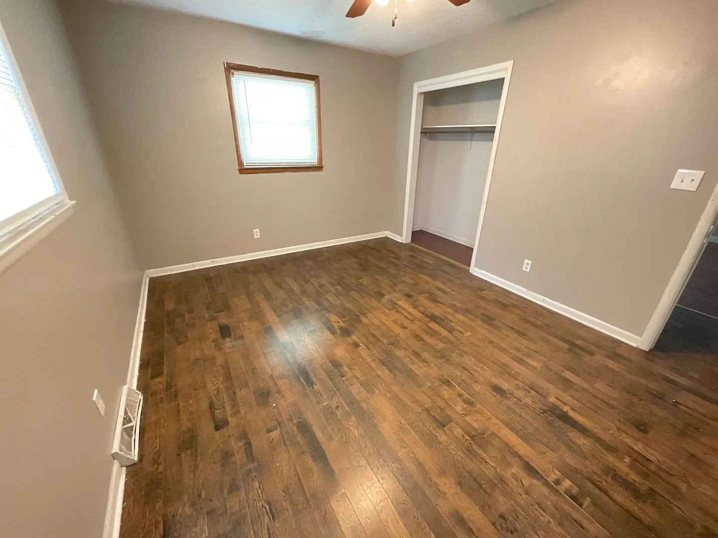 Leasing — Photo 3
