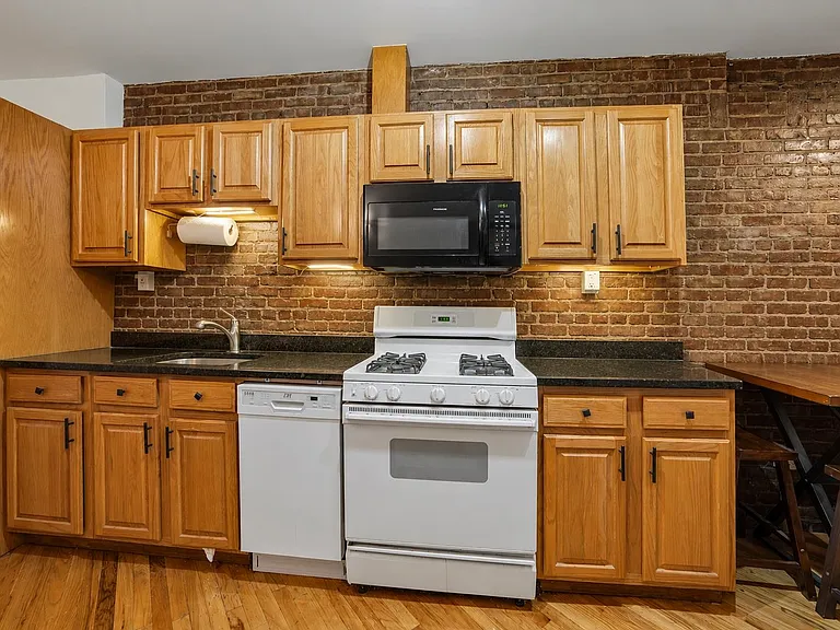 118 Clinton St #2 — Photo 6