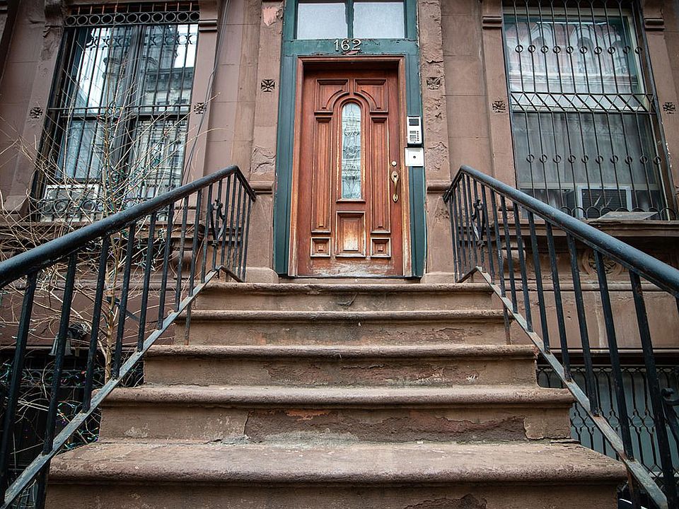 1st image of 162 W 123rd St