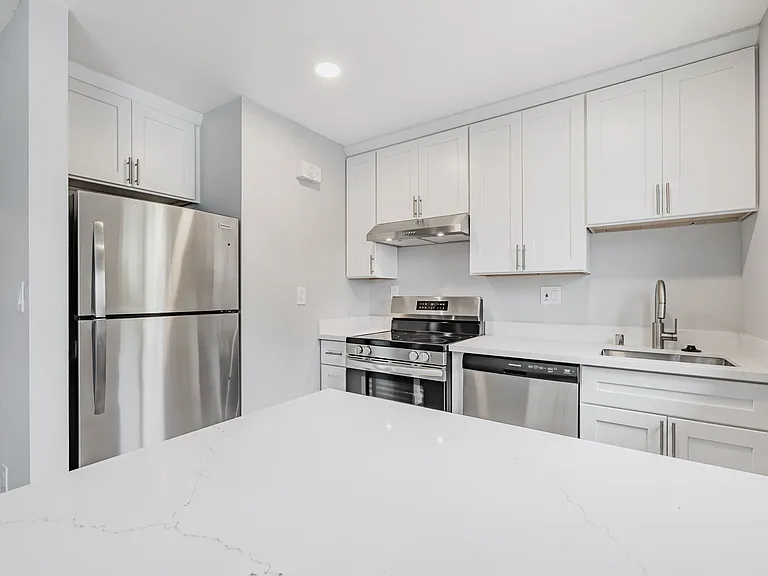 Silicon Valley Apartments — Photo 19