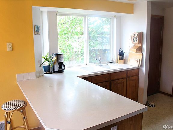 5th image of 823 S Howard St