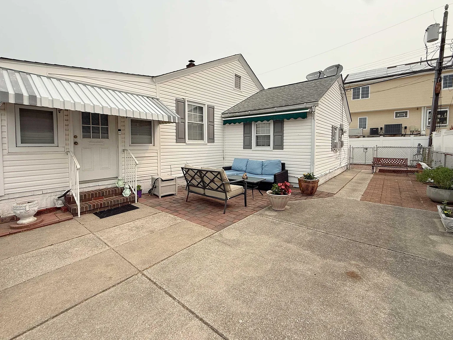 3 bed, 2.0 bath, $8,000 — Photo 2