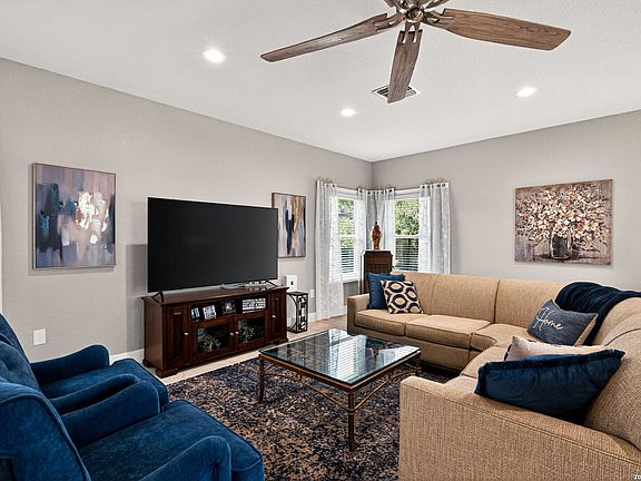 3rd image of 237 WELLESLEY BLVD