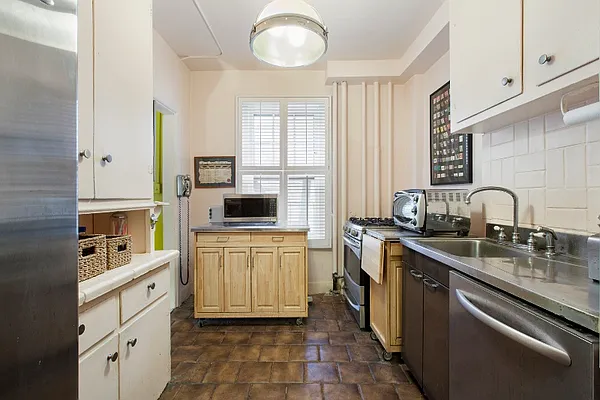 Sold by Janet Aimone Robilotti & Associates | media 16