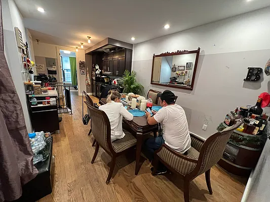 Rented by Delmark Realty LLC | media 96