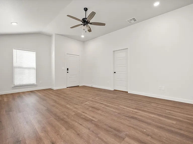 1204 Cottonwood Ave — Photo 5