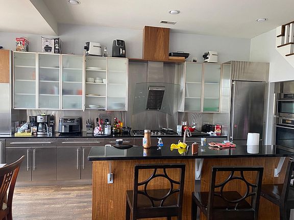 2nd image of 1713 N Sheffield Ave #3F