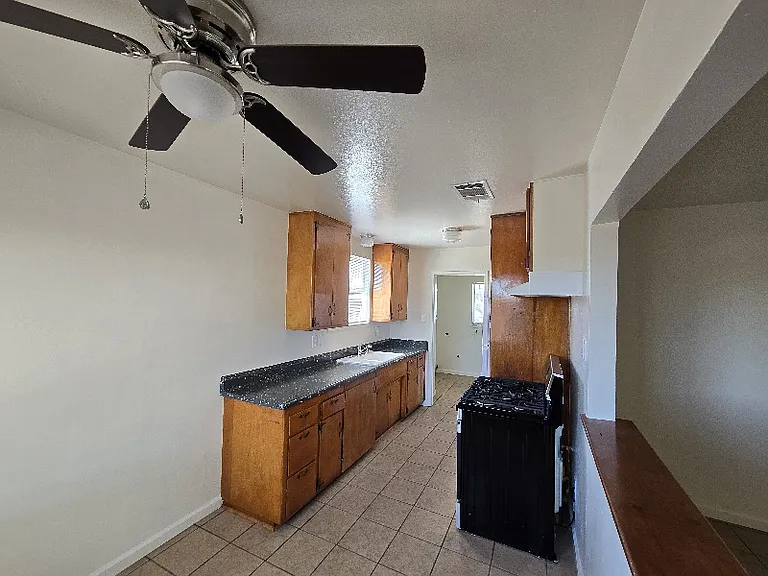 917 Ann St — Photo 6