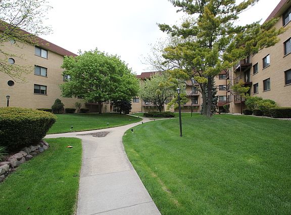 2nd image of 7110 W Cullom Ave Unit 210