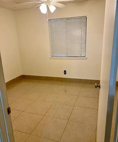 8372 Leamont Dr — Photo 35