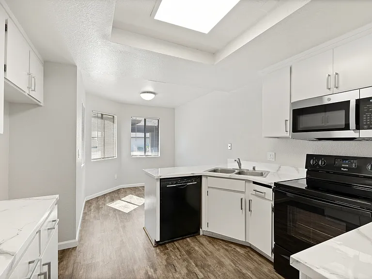 2249 Piccardo Cir — Photo 17