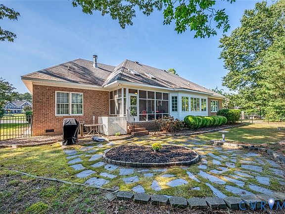 4th image of 5901 Brickshire Dr