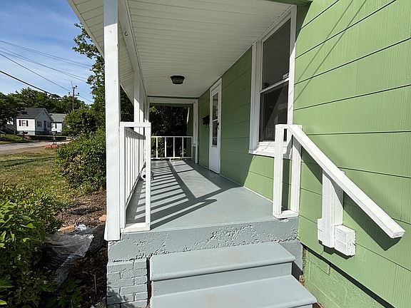 3rd image of 693 Maywood St