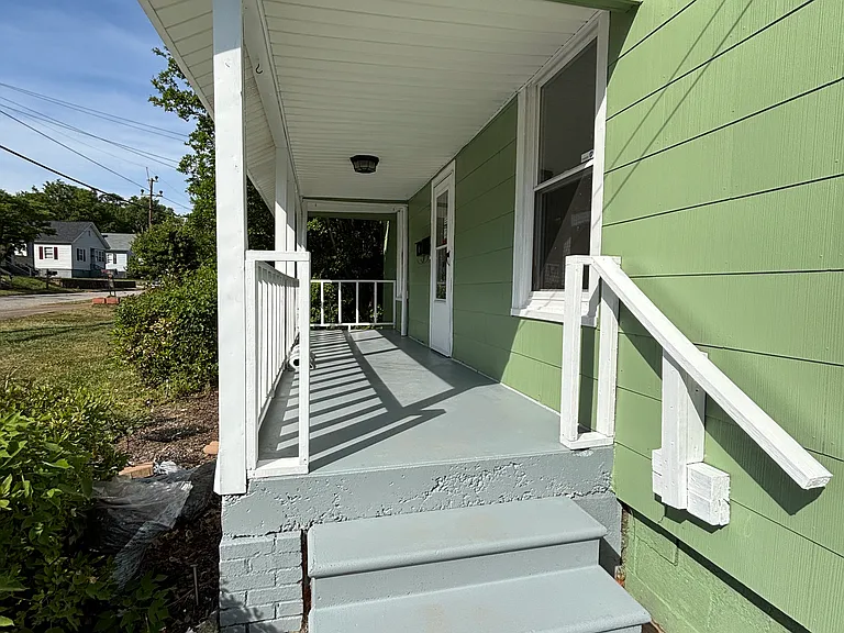 693 Maywood St — Photo 3