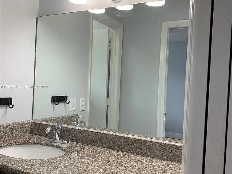 143 Riviera Cir #143 — Photo 9