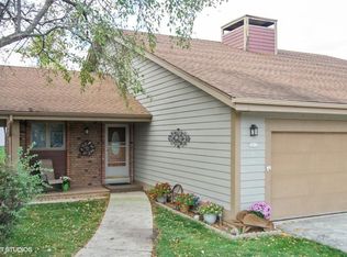 5013 S Stonehedge Dr #5013, Greenfield, WI 53220