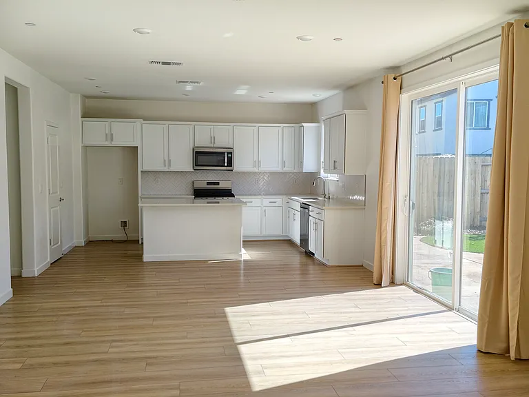 11934 Granzella Way — Photo 2