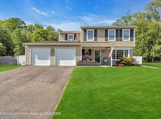 16 Sweetbriar Trl, Howell, NJ 07731