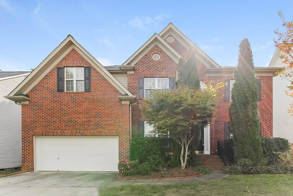5 bed, 2.5 bath, 3382 sqft, $3,025 — Photo 4