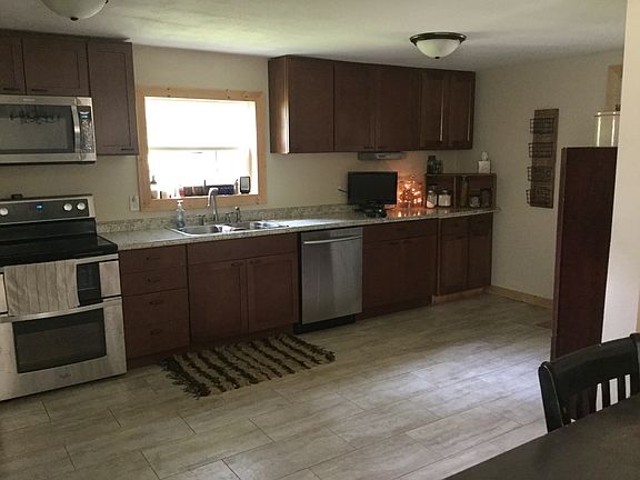 Kitchen w new appliances 