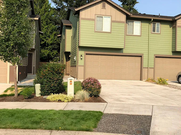 824 NE 109th Ct — Photo 1