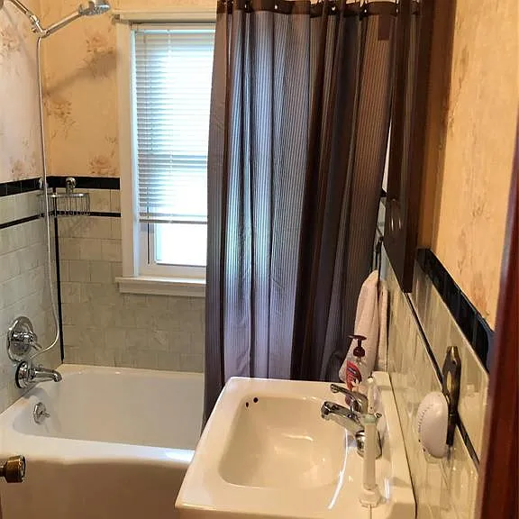 2111 W Forteen Mile Rd — Photo 15